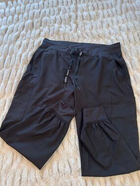 Black Med Couture Jogger Scrubs in Size LP